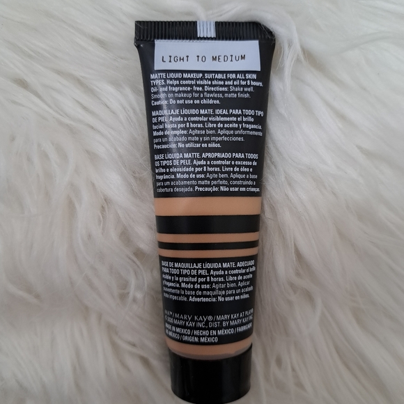 Mary kay Matte Liquid Makeup Light to Medium. - Picture 2 of 4